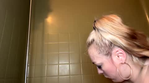 Snapshot of kay_la chatting on 09/16/25, 06:47 kay_la online show from 09/16/25, 06:47