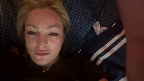 Snapshot of kay_la chatting on 09/21/25, 11:45 kay_la online show from 09/21/25, 11:45