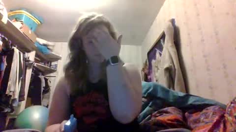 Snapshot of kaybug98 chatting on 01/29/25, 01:27 kaybug98 online show from 01/29/25, 01:27