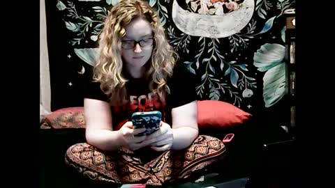 Snapshot of kaybug98 chatting on 02/27/25, 01:16 kaybug98 online show from 02/27/25, 01:16