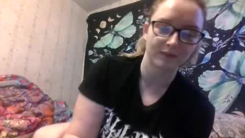 Snapshot of kaybug98 chatting on 10/29/25, 02:41 kaybug98 online show from 10/29/25, 02:41