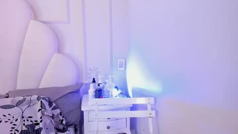 Snapshot of kaylachannell chatting on 06/19/26, 04:17 kaylachannell online show from 06/19/26, 04:17