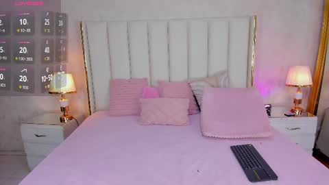 Snapshot of kayladavies_ chatting on 06/26/26, 08:35 kayladavies_ online show from 06/26/26, 08:35