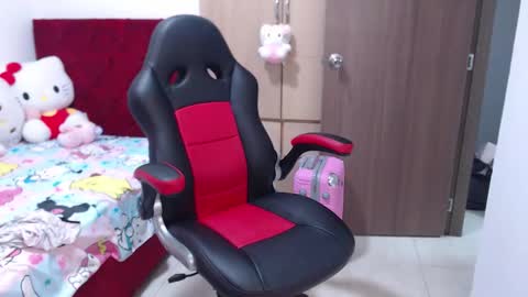 Snapshot of kaylak18x chatting on 12/21/25, 05:03 Kayla online show from 12/21/25, 05:03