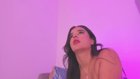 Snapshot of kaylarossi chatting on 12/14/24, 11:01 Kayla online show from 12/14/24, 11:01