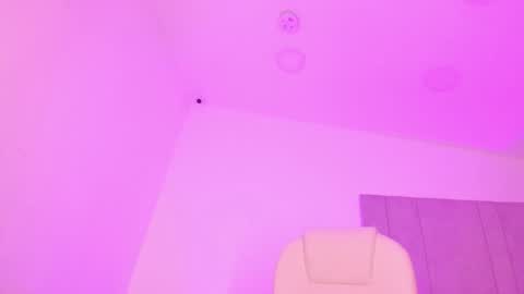 Snapshot of kaylarossi chatting on 12/21/24, 06:12 Kayla online show from 12/21/24, 06:12