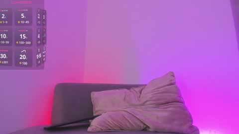 Snapshot of kaylarossi chatting on 01/27/25, 12:43 Kayla online show from 01/27/25, 12:43