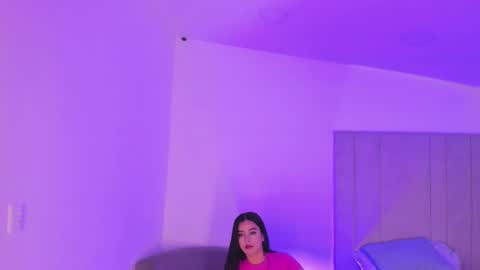 Snapshot of kaylarossi chatting on 02/20/25, 01:57 Kayla online show from 02/20/25, 01:57