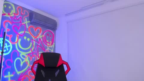 Snapshot of kayle______ chatting on 12/17/24, 11:05 INSTAjohedija online show from 12/17/24, 11:05