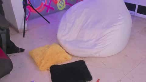 Snapshot of kayle______ chatting on 12/27/24, 12:50 INSTAjohedija online show from 12/27/24, 12:50