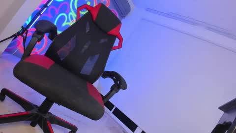 Snapshot of kayle______ chatting on 02/13/25, 11:58 INSTAjohedija online show from 02/13/25, 11:58