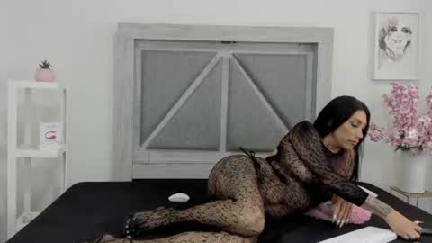 Snapshot of kayle_love_hot chatting on 06/17/26, 09:27 Kayle online show from 06/17/26, 09:27