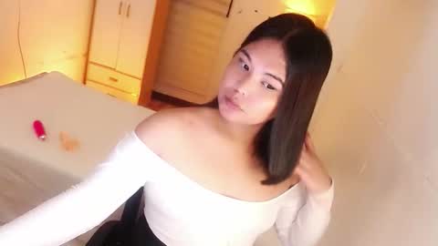 Y O U R        F U T U R E       K A Y L E E  online show from 10/02/25, 02:13