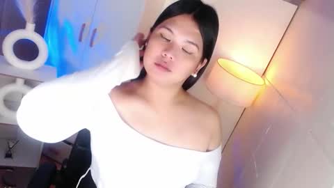 Snapshot of kayleepinay chatting on 03/05/26, 07:10 Y O U R F U T U R E K A Y L E E online show from 03/05/26, 07:10