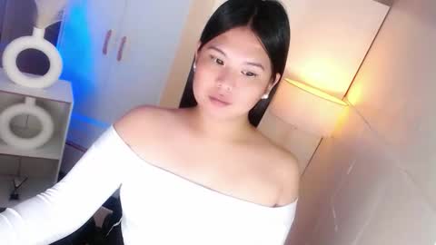 Snapshot of kayleepinay chatting on 03/06/26, 06:48 Y O U R F U T U R E K A Y L E E online show from 03/06/26, 06:48