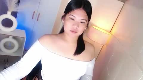 Snapshot of kayleepinay chatting on 03/25/26, 09:54 Y O U R F U T U R E K A Y L E E online show from 03/25/26, 09:54