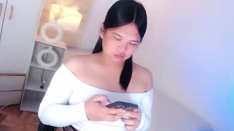 Snapshot of kayleepinay chatting on 04/15/26, 05:20 Y O U R F U T U R E K A Y L E E online show from 04/15/26, 05:20