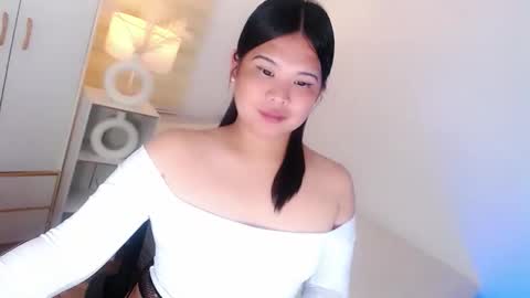 Snapshot of kayleepinay chatting on 04/16/26, 04:08 Y O U R F U T U R E K A Y L E E online show from 04/16/26, 04:08