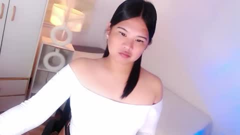 Snapshot of kayleepinay chatting on 04/18/26, 05:17 Y O U R F U T U R E K A Y L E E online show from 04/18/26, 05:17