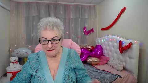 kaylesmoll online show from 02/01/25, 12:51