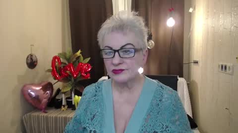 kaylesmoll online show from 02/15/25, 08:43