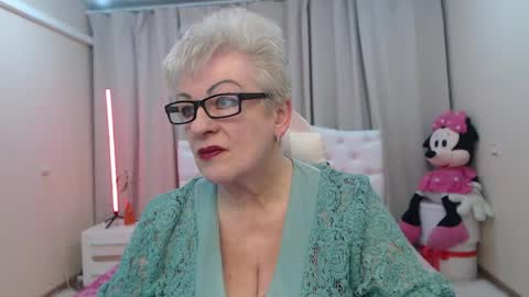 Snapshot of kaylesmoll chatting on 04/22/26, 06:53 kaylesmoll online show from 04/22/26, 06:53