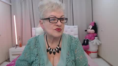 Snapshot of kaylesmoll chatting on 05/12/26, 06:38 kaylesmoll online show from 05/12/26, 06:38