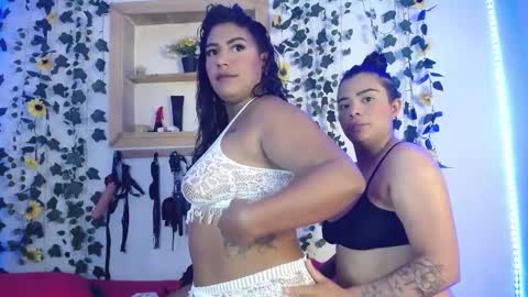 Snapshot of kaylie_and_dakota_ chatting on 09/27/25, 01:54 kaylie and dakota  online show from 09/27/25, 01:54