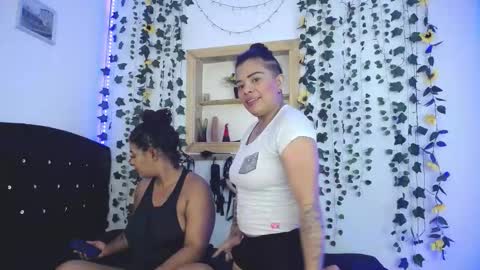 Snapshot of kaylie_and_dakota_ chatting on 10/18/25, 02:07 kaylie and dakota  online show from 10/18/25, 02:07