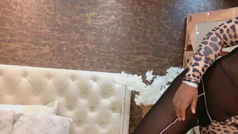 Snapshot of kaylie_mitchel chatting on 10/20/25, 11:27 KAYLIE online show from 10/20/25, 11:27