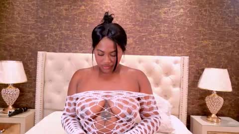 Snapshot of kaylie_mitchel chatting on 11/04/25, 11:26 KAYLIE online show from 11/04/25, 11:26