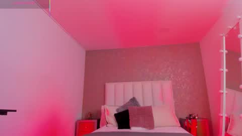 Snapshot of kayliebrooks chatting on 10/31/25, 06:42 kayliebrooks online show from 10/31/25, 06:42