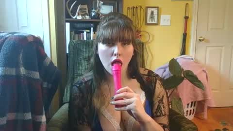 Snapshot of kaytiebird96 chatting on 12/16/24, 07:21 Katie Bird online show from 12/16/24, 07:21