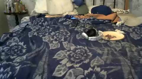 Snapshot of kazzarsouth chatting on 10/22/25, 01:17 kazzarsouth online show from 10/22/25, 01:17