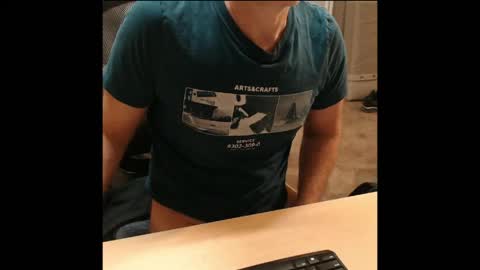 Snapshot of kcirt17225058 chatting on 04/21/26, 01:42 kcirt17225058 online show from 04/21/26, 01:42