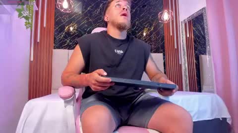 Snapshot of keane_lee_ chatting on 04/11/26, 11:36 Keane online show from 04/11/26, 11:36