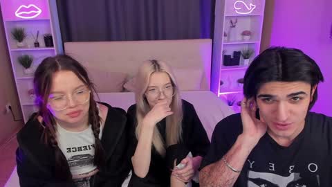 Seb Polly Roxy Jonny online show from 12/22/24, 08:25