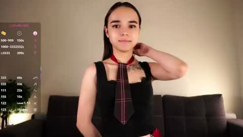 Snapshot of keeleyreineck chatting on 08/08/26, 05:31 Nika online show from 08/08/26, 05:31