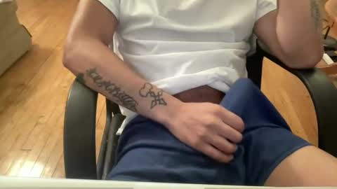 Keesey23 online show from 12/02/25, 04:51