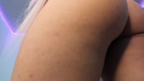 Keidy Monday to Saturday from 200 pm to 810pm  UTC-5 Colombia Time online show from 02/26/25, 10:31