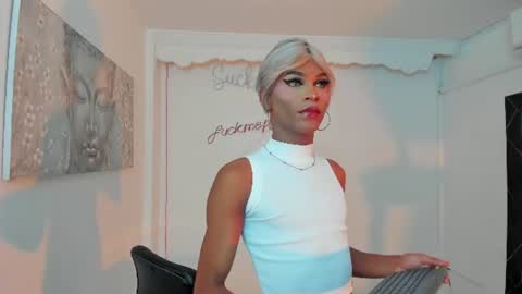 Snapshot of keila_mendoza chatting on 06/28/26, 09:54 Keila online show from 06/28/26, 09:54
