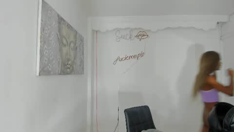 Snapshot of keila_mendoza chatting on 06/30/26, 09:38 Keila online show from 06/30/26, 09:38