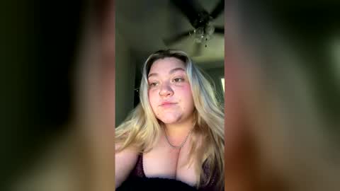 keilei22 online show from 05/12/26, 03:53
