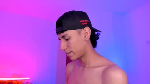 Alejandro Gonzalez online show from 11/18/25, 02:39