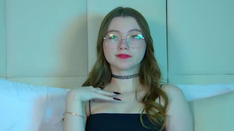 Keira online show from 02/21/25, 10:37