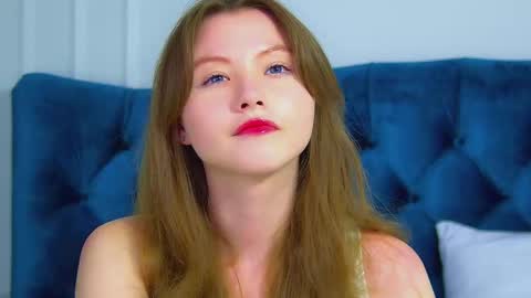 Keira online show from 09/17/25, 08:21