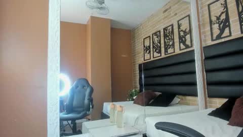 keisy_sanchez online show from 11/21/25, 11:09