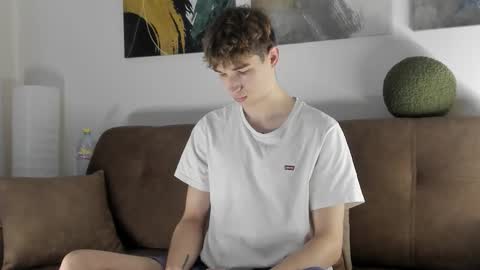 Snapshot of keithcozart1337 chatting on 10/16/25, 01:34 Mark online show from 10/16/25, 01:34