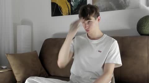 Snapshot of keithcozart1337 chatting on 10/17/25, 03:47 Mark online show from 10/17/25, 03:47