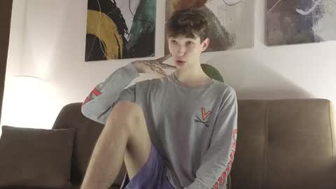 Snapshot of keithcozart1337 chatting on 10/31/25, 04:52 Mark online show from 10/31/25, 04:52